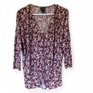Daytrip Top Maroon Floral XS Crinkle Texture Knot Front V-Neck 3/4 Sleeve EUC
